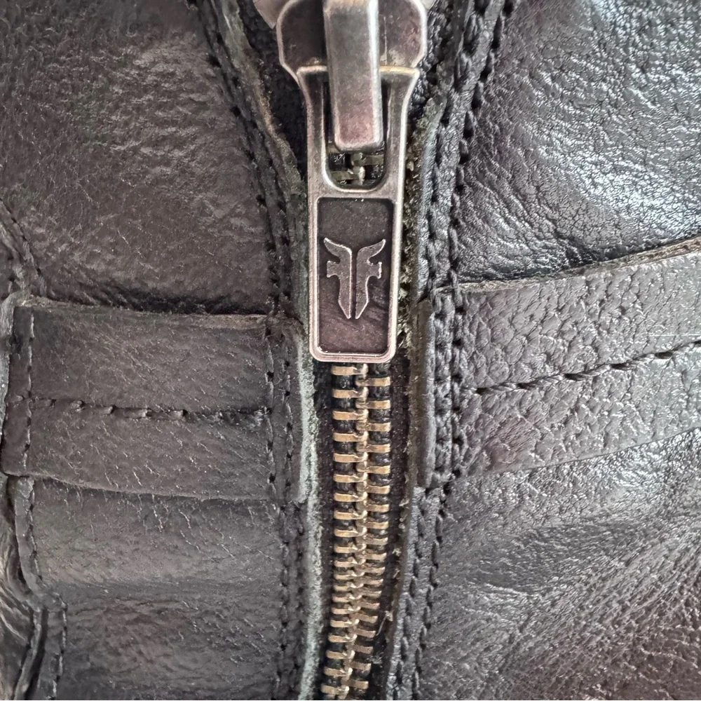 Frye Parker D  Black Leather stacked heel Boots size 8M - Picture 8 of 9